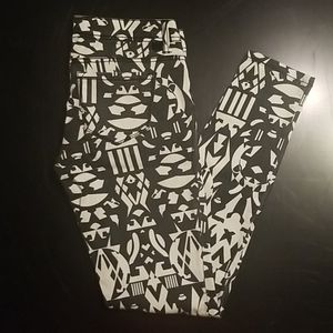 ☯️Almost Famous blk/wht stretchy skinny jeans